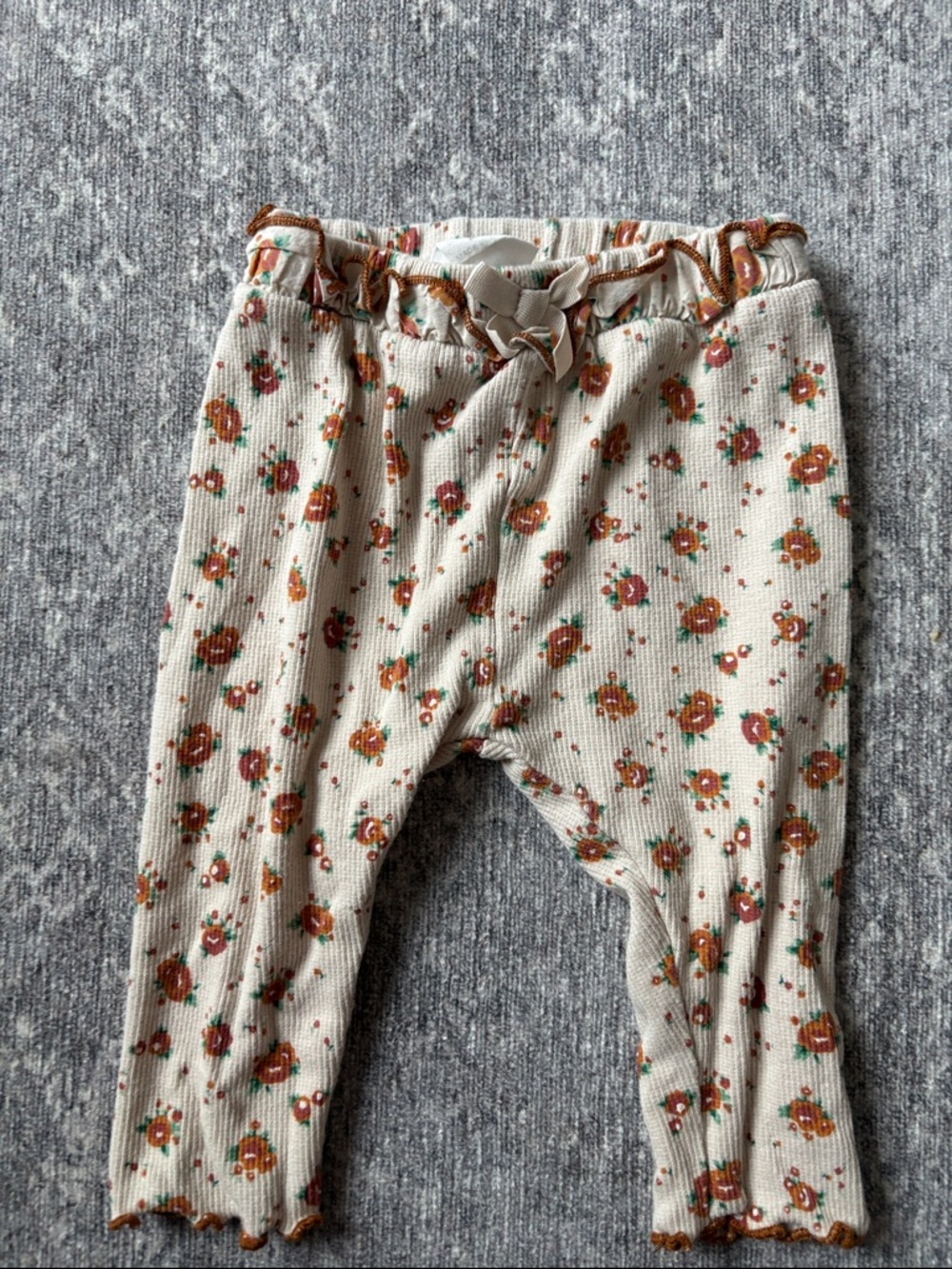OshKosh B'gosh Cream Floral Ribbed Leggings with Rust and Green Flowers